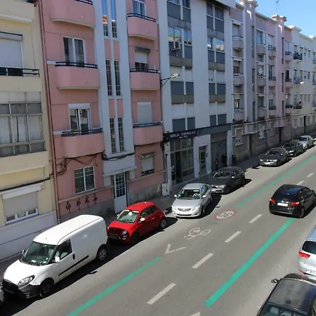 Sete Rios, Near Zoo Lisboa/ Free Wifi Διαμέρισμα *