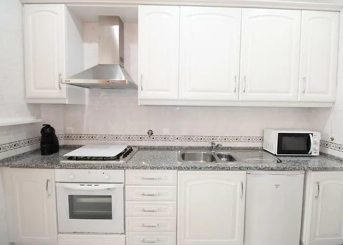 Sete Rios, Near Zoo Lisboa/ Free Wifi *