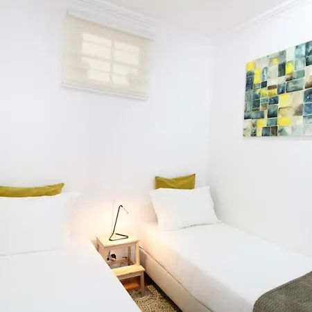 Sete Rios, Near Zoo Lisboa/ Free Wifi