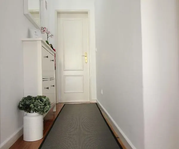 Sete Rios, Near Zoo Lisboa/ Free Wifi